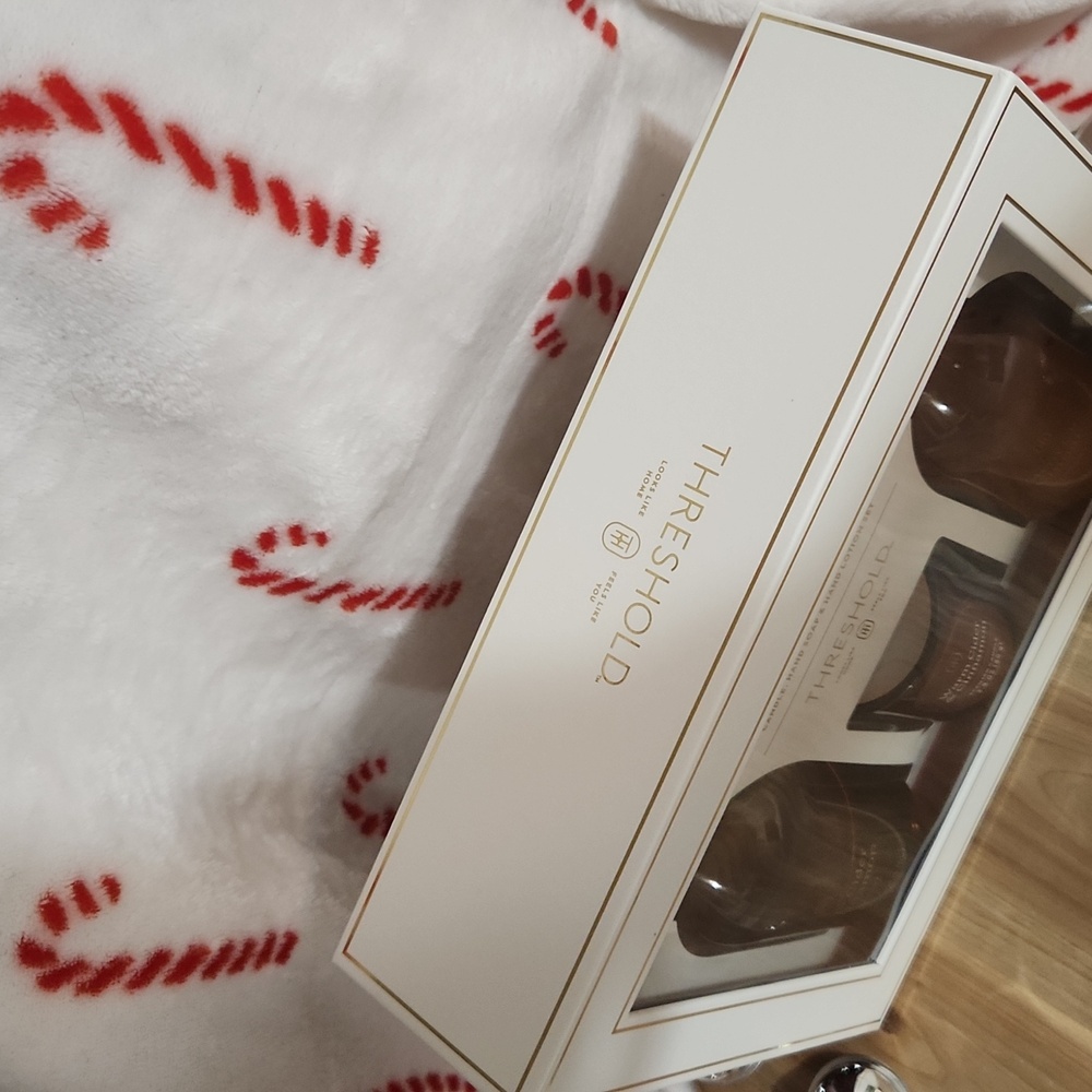 Threshold Gift Set - Picture 8 of 15